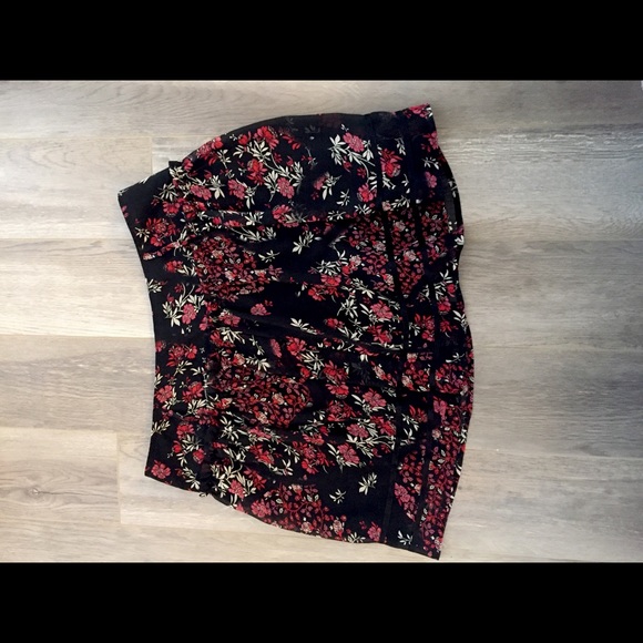 Mini skirt - red flower - Picture 2 of 2